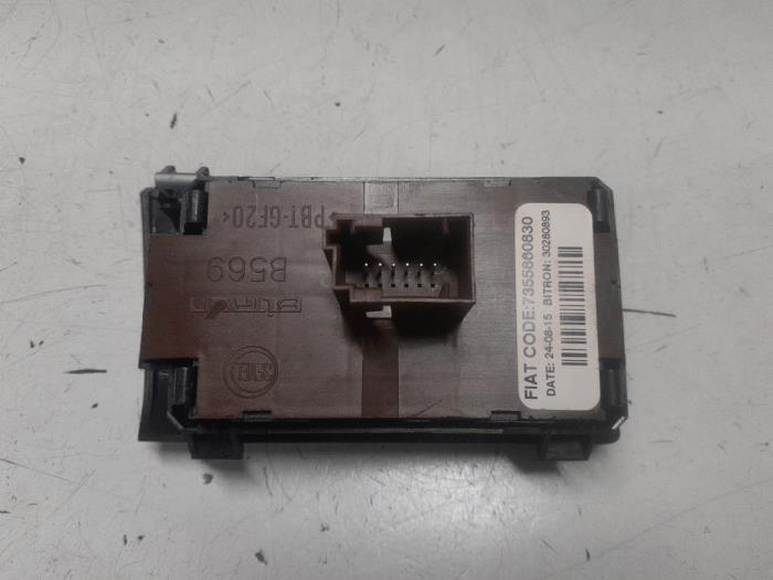 Mistlamp Schakelaar van een Peugeot Boxer (U9) 2.2 HDi 130 Euro 5 2015