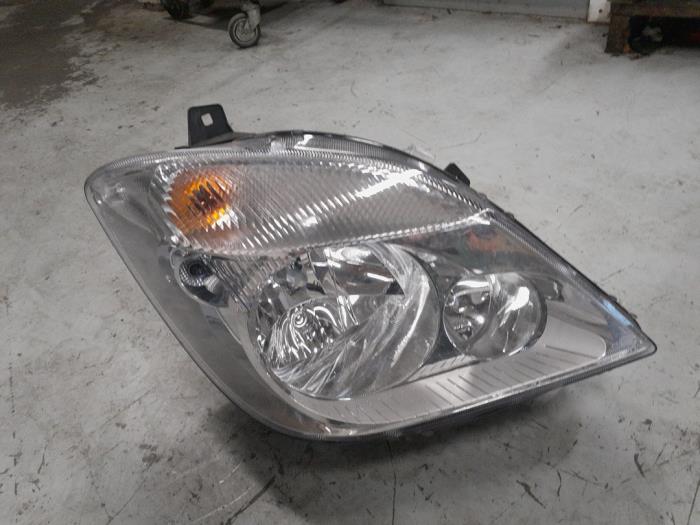 Mercedes Sprinter Koplamp rechts
