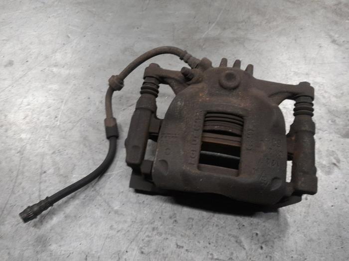 Renault Trafic Remklauw (Tang) rechts-voor