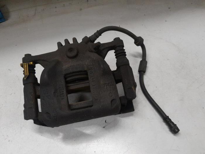 Renault Trafic Remklauw (Tang) links-voor