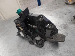 Gebruikte Rempedaal Renault Trafic (1FL/2FL/3FL/4FL) 1.6 dCi 95 Prijs € 60,00 Margeregeling aangeboden door A.T.S. van de Wiel