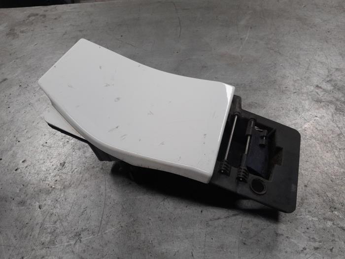 Renault Trafic Tank Klep
