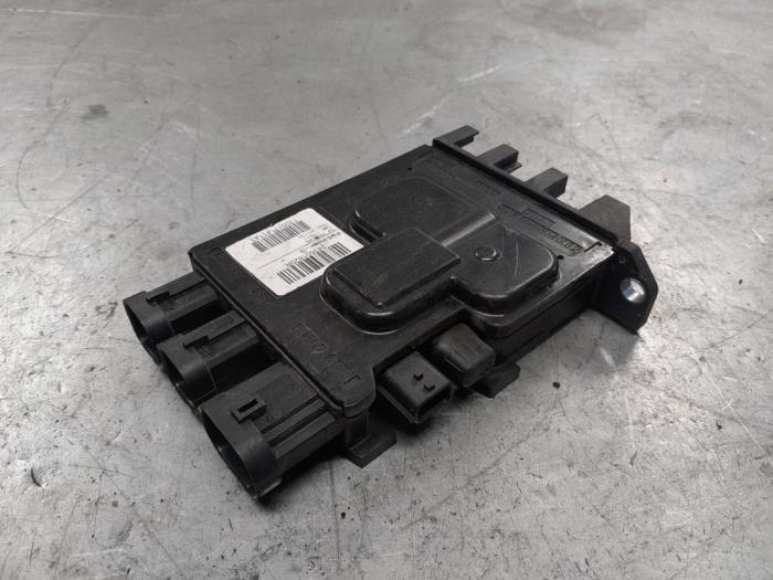 Renault Trafic Spanningsregelaar