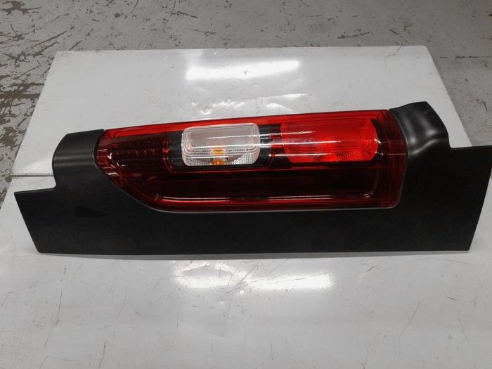 Renault Trafic Achterlicht links