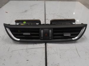 Gebruikte Luchtrooster Dashboard Alfa Romeo Giulia (952) 2.2d 180 16V Prijs € 50,00 Margeregeling aangeboden door A.T.S. van de Wiel