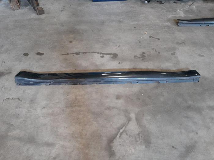 Alfa Romeo Giulia Zijskirt rechts