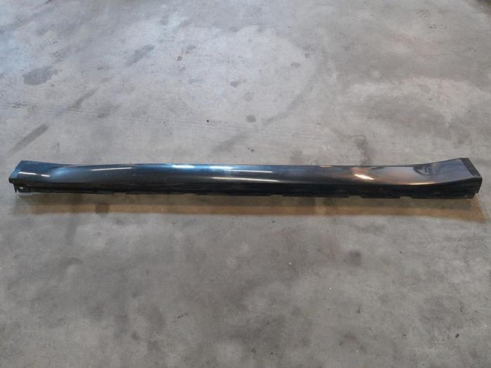 Alfa Romeo Giulia Zijskirt links