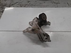 Gebruikte Dynamosteun boven Alfa Romeo Giulietta (940) 1.75 TBI 16V QV Prijs € 40,00 Margeregeling aangeboden door A.T.S. van de Wiel