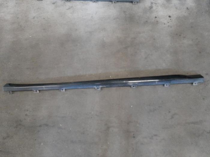 Alfa Romeo Giulietta Zijskirt links