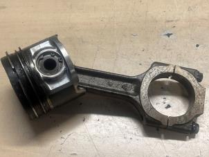 Gebruikte Zuiger Alfa Romeo 156 Prijs € 40,00 Margeregeling aangeboden door A.T.S. van de Wiel