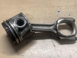 Gebruikte Zuiger Alfa Romeo 159 Sportwagon (939BX) 2.4 JTDm 20V Prijs € 40,00 Margeregeling aangeboden door A.T.S. van de Wiel