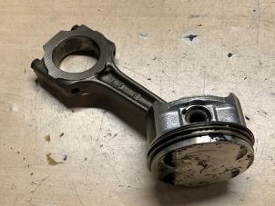 Gebruikte Zuiger Alfa Romeo 147 Prijs € 40,00 Margeregeling aangeboden door A.T.S. van de Wiel