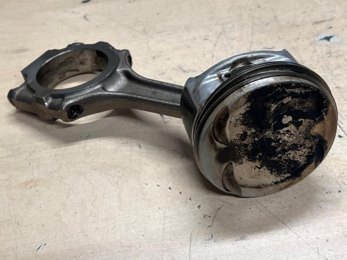 Zuiger van een Alfa Romeo GT (937) 1.8 Twin Spark 16V 2008