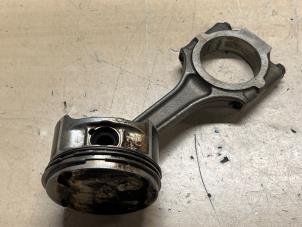 Gebruikte Zuiger Alfa Romeo GT (937) 1.8 Twin Spark 16V Prijs € 40,00 Margeregeling aangeboden door A.T.S. van de Wiel