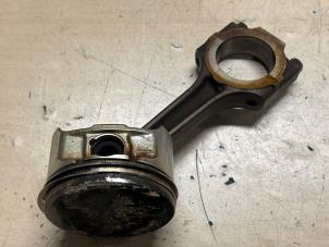 Gebruikte Zuiger Alfa Romeo 147 (937) 1.6 Twin Spark 16V Prijs € 80,00 Margeregeling aangeboden door A.T.S. van de Wiel