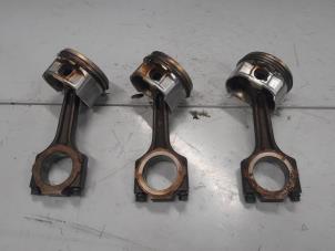 Gebruikte Zuiger Alfa Romeo 147 (937) 1.6 Twin Spark 16V Prijs € 200,00 Margeregeling aangeboden door A.T.S. van de Wiel