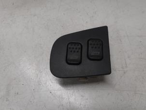 Gebruikte Ruit schakelaar elektrisch Alfa Romeo GTV Prijs € 25,00 Margeregeling aangeboden door A.T.S. van de Wiel