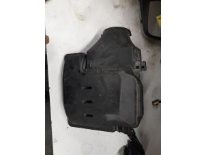 Gebruikte Luchtfilterhuis Renault Kangoo/Grand Kangoo (KW) 1.6 16V Prijs € 25,00 Margeregeling aangeboden door A.T.S. van de Wiel