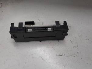 Gebruikte Display Interieur Renault Kangoo/Grand Kangoo (KW) 1.6 16V Prijs € 25,00 Margeregeling aangeboden door A.T.S. van de Wiel