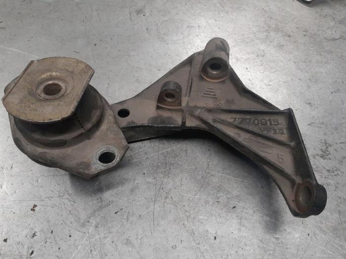 Alfa Romeo 147 Motorsteun