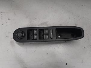 Gebruikte Combischakelaar ramen Alfa Romeo 159 Sportwagon (939BX) 2.2 JTS 16V Prijs € 65,00 Margeregeling aangeboden door A.T.S. van de Wiel