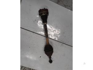 Gebruikte Homokineetas links-voor Volkswagen Caddy III (2KA,2KH,2CA,2CH) 2.0 SDI Prijs € 55,00 Margeregeling aangeboden door A.T.S. van de Wiel