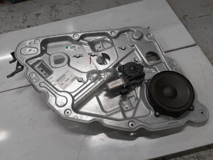 Ruitmechaniek 4Deurs links-achter van een Alfa Romeo 159 (939AX) 1.9 JTS 16V 2007