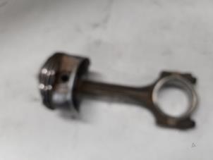 Gebruikte Zuiger Alfa Romeo 159 (939AX) 1.9 JTS 16V Prijs € 75,00 Margeregeling aangeboden door A.T.S. van de Wiel