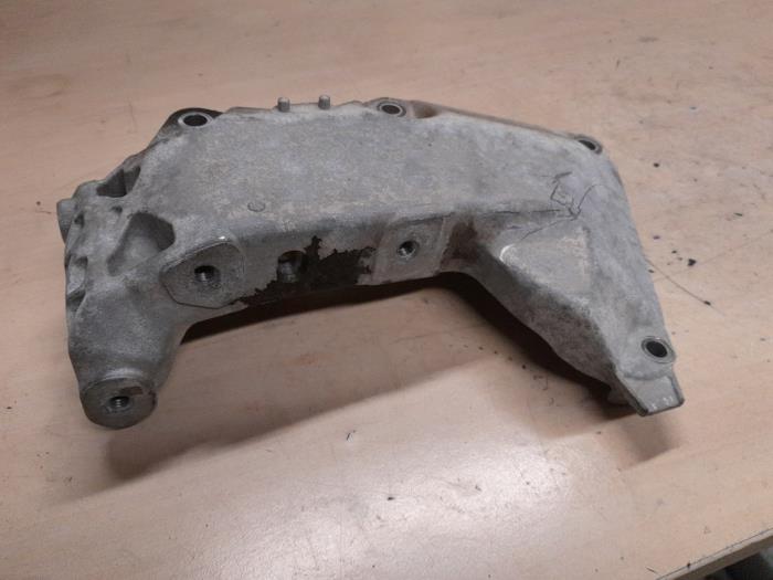 Mercedes Vito Motorsteun