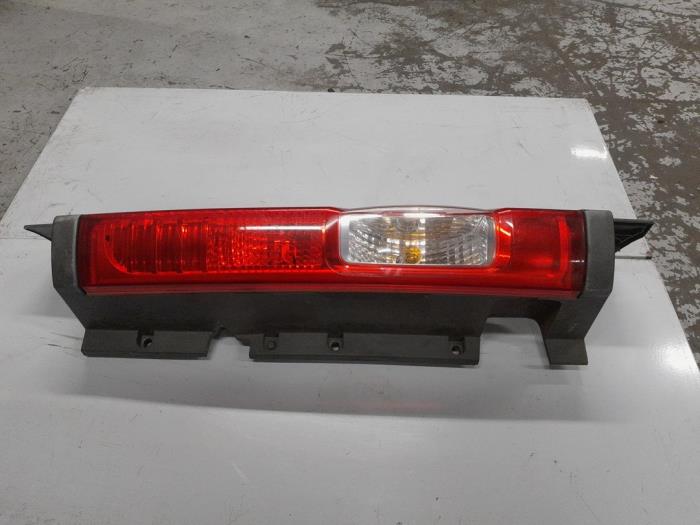 Opel Vivaro Achterlicht rechts