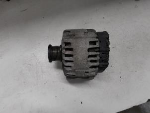 Gebruikte Alternator Opel Vivaro 2.0 CDTI Prijs € 90,00 Margeregeling aangeboden door A.T.S. van de Wiel