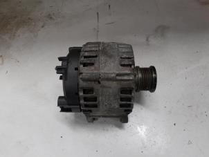 Gebruikte Dynamo Volkswagen Caddy IV 2.0 TDI 75 Prijs € 40,00 Margeregeling aangeboden door A.T.S. van de Wiel