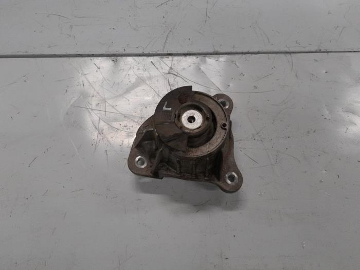 Mercedes Vito Motorsteun