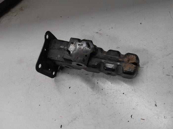 Mercedes Vito Bumpersteun rechts-voor