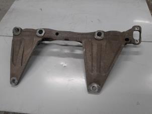 Gebruikte Cardan steun Mercedes Vito (447.6) 2.2 114 CDI 16V Prijs € 55,00 Margeregeling aangeboden door A.T.S. van de Wiel