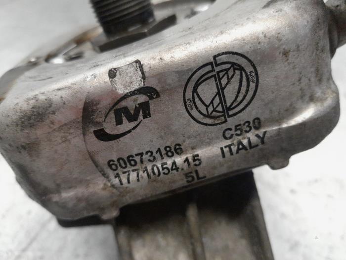 Oliepomp van een Alfa Romeo 147 (937) 1.6 HP Twin Spark 16V 2006