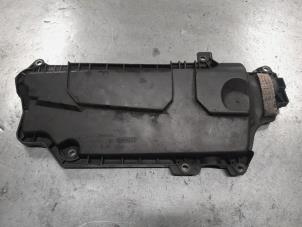 Gebruikte Kleppendeksel Renault Trafic New (FL) 2.0 dCi 16V 90 Prijs € 25,00 Margeregeling aangeboden door A.T.S. van de Wiel