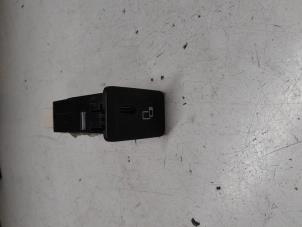 Gebruikte Multimedia aansluiting Mercedes Sprinter 5t (907.6) 514 CDI 2.1 D RWD Prijs € 30,00 Margeregeling aangeboden door A.T.S. van de Wiel