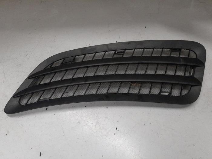 Mercedes Sprinter Luchtrooster motorkap links