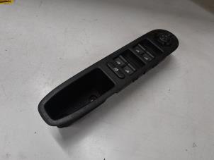 Gebruikte Combischakelaar ramen Alfa Romeo 159 Sportwagon (939BX) 2.0 JTDm 170 16V Prijs € 45,00 Margeregeling aangeboden door A.T.S. van de Wiel