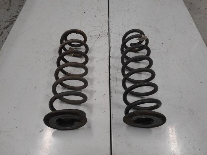 Volkswagen Golf Schroefveer achter