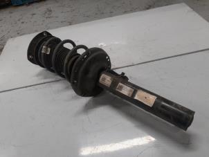 Gebruikte Schokdemperpoot rechts-voor Volkswagen Golf VII (AUA) 1.4 TSI BlueMotion Technology 125 16V Prijs € 90,00 Margeregeling aangeboden door A.T.S. van de Wiel