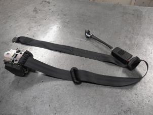 Gebruikte Veiligheidsgordel midden-voor Peugeot Boxer (U9) 2.2 Blue HDi 120 Prijs € 90,00 Margeregeling aangeboden door A.T.S. van de Wiel