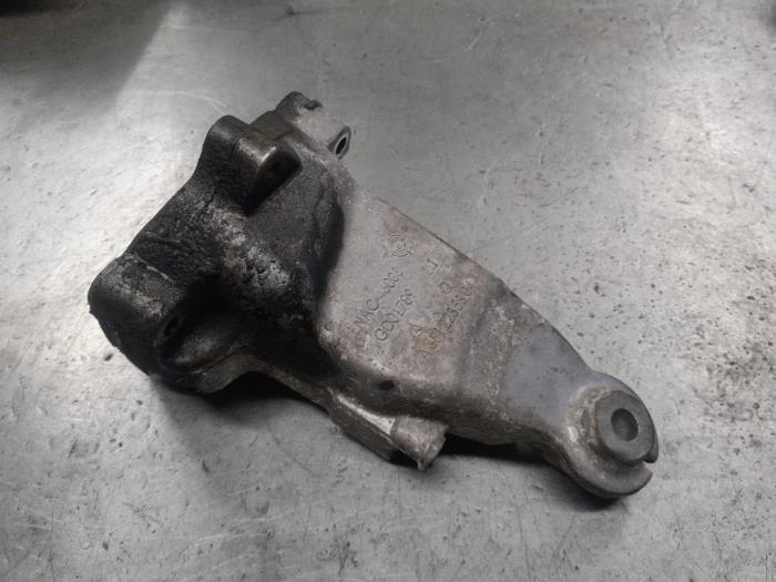 Mercedes Vito Motorsteun