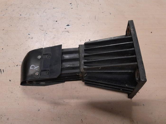 Alfa Romeo Giulietta Bumpersteun rechts-voor