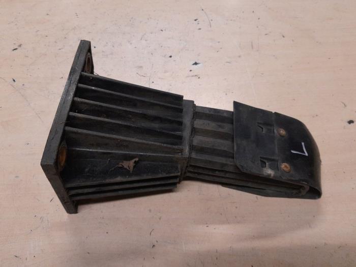 Alfa Romeo Giulietta Bumpersteun links-voor