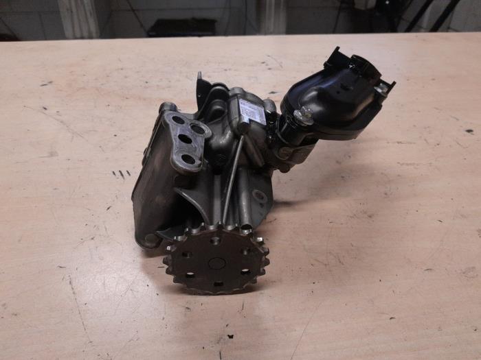 Opel Vivaro Oliepomp