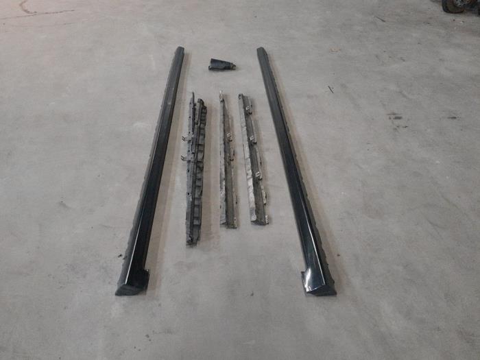 Mercedes Vito Zijskirtset links+rechts