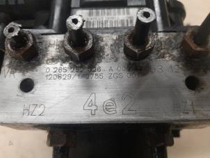 ABS Pomp van een Mercedes-Benz Vito (639.6) 3.0 122 CDI V6 24V 2014