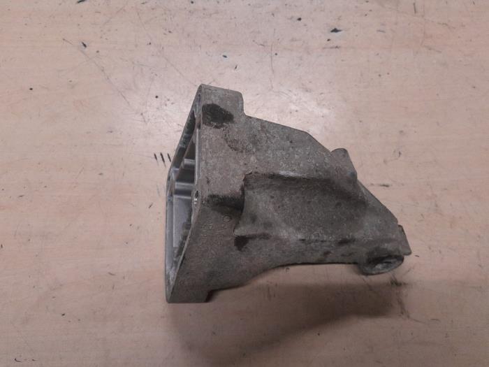 Mercedes Vito Motorsteun